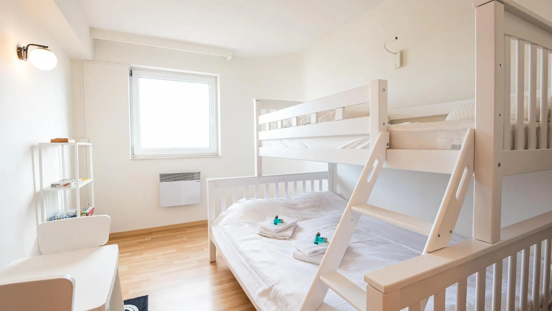 Beautiful Apartment With Sea Views And Parking Oostende