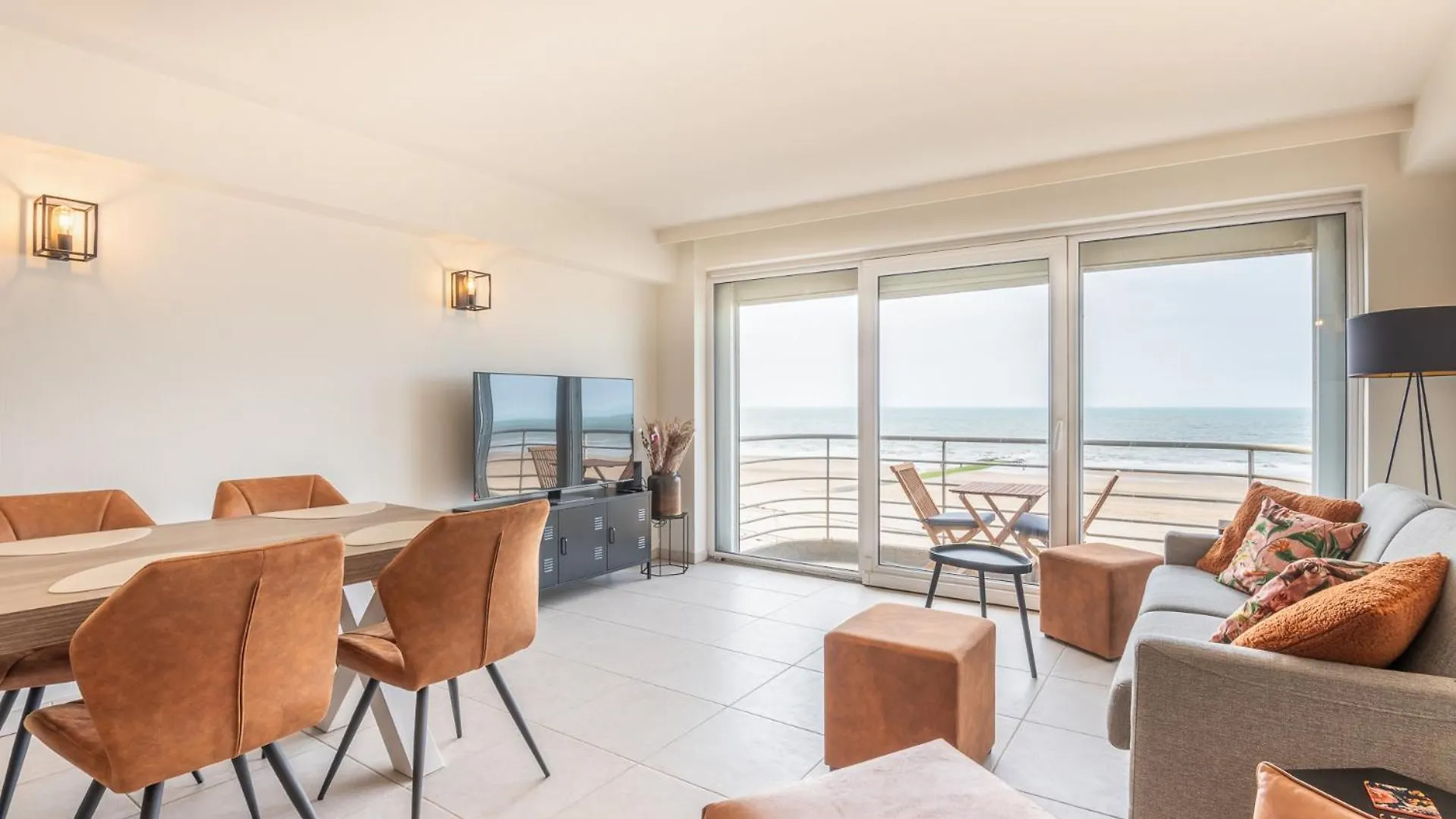 Beautiful Apartment With Sea Views And Parking Oostende