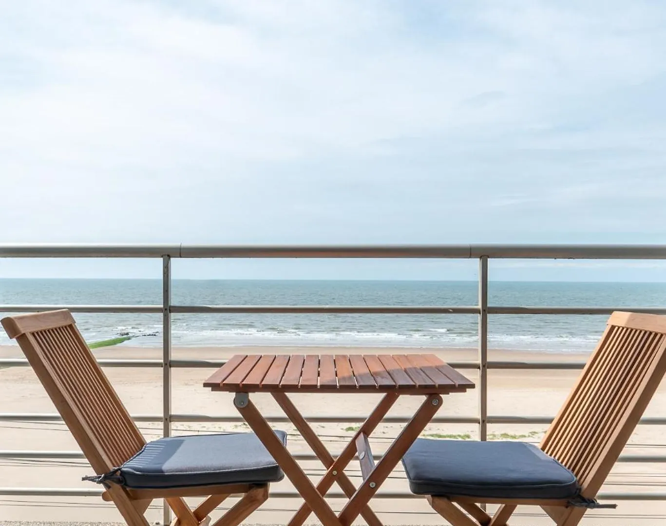 Beautiful Apartment With Sea Views And Parking Oostende Belgien
